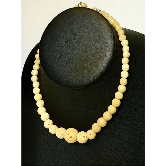 Womens Cream Antique Victorian Hand-Carved Round Beaded Necklace Fashion Jewelry - Picture 1 of 7